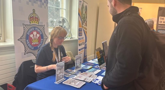 Hyrwyddo Cyfleoedd Gwirfoddoli Ledled Ardal Dyfed-Powys 